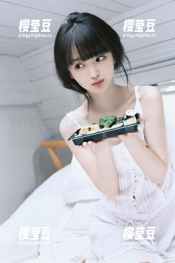 51吃瓜在线传来最新爆料，今日瓜田里花儿正艳！