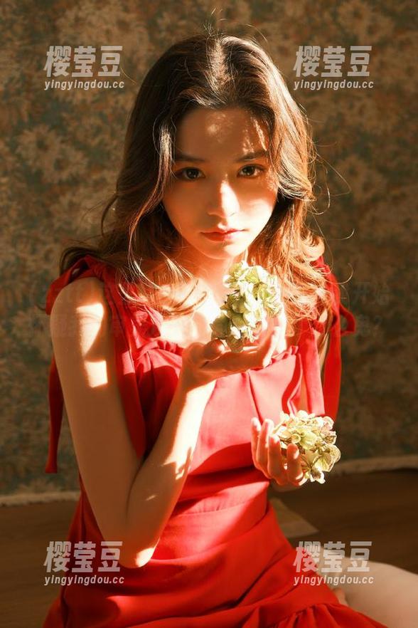 这里的zztt11更新内容让我开始怀疑我的审美观，时尚到底是个什么鬼？