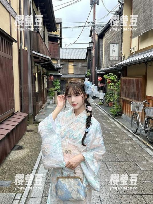 对着吃瓜黑料app里的大瓜，在脑海里编织自己的脑洞剧本，生活也是种黑料啊！