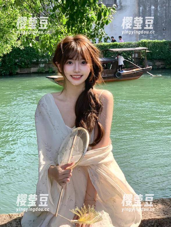 点开吃瓜黑料app在线，心里想：我真的是有点爱上这趟八卦之旅了！