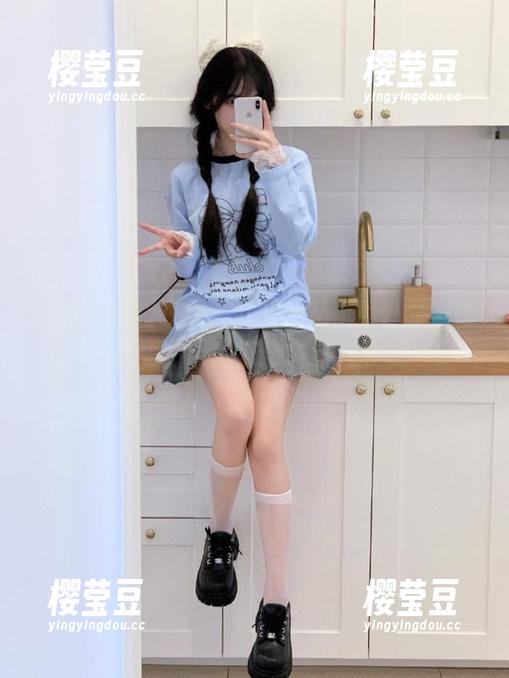 在国产吃瓜网站上看八卦，哈哈，心情瞬间up了好几分。