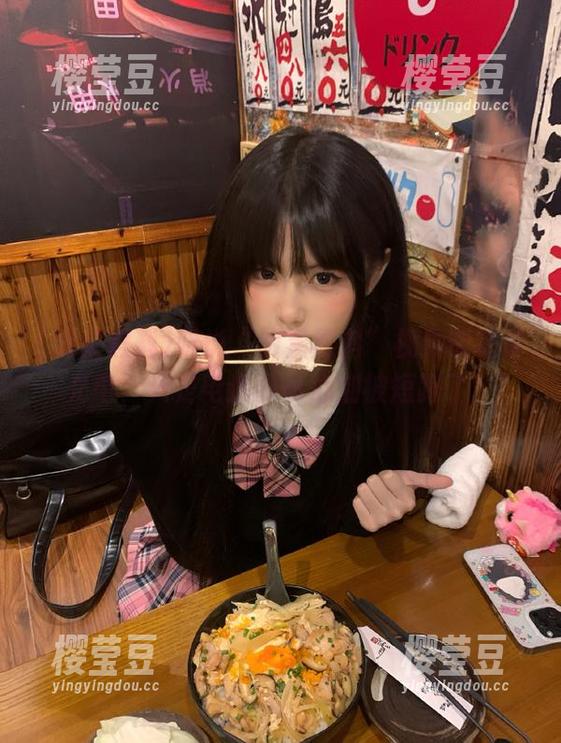 听说“明星黑料”视频能让你充电，只是电源要小心别被短路了！