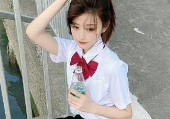 因为黑料社app的入口，我的朋友圈最近怎么都充斥着各种“黑板报”，卧槽，裂开。