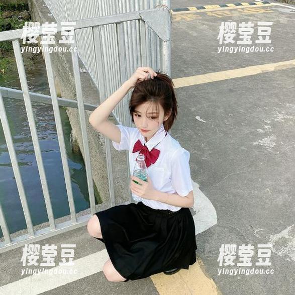 因为黑料社app的入口，我的朋友圈最近怎么都充斥着各种“黑板报”，卧槽，裂开。